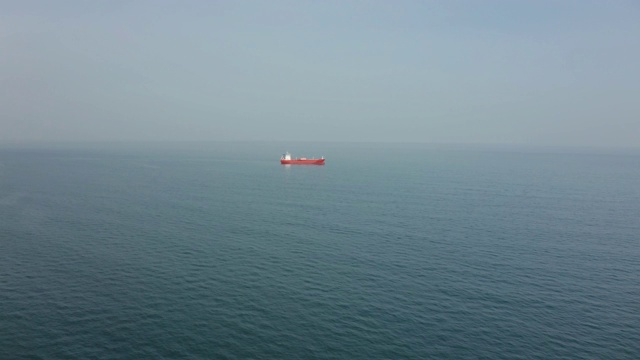 油船驶入大海视频下载