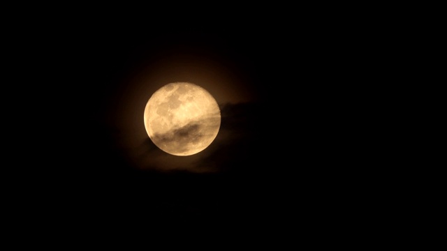 满月和云的移动视频下载