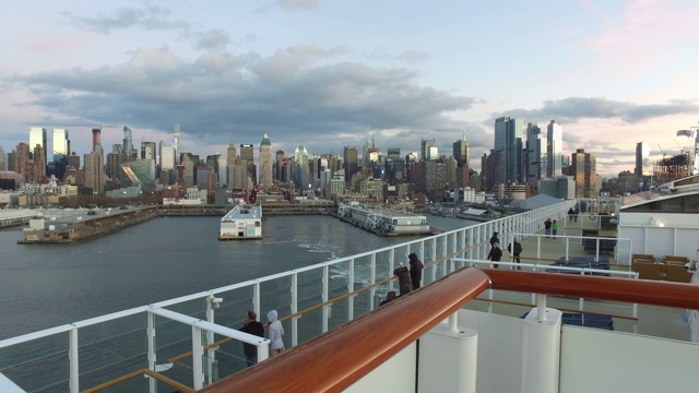 那艘船在纽约港视频素材