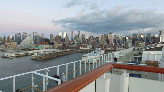 那艘船在纽约港视频素材