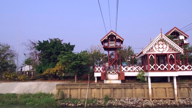 穿过湄南河的缆车视频素材