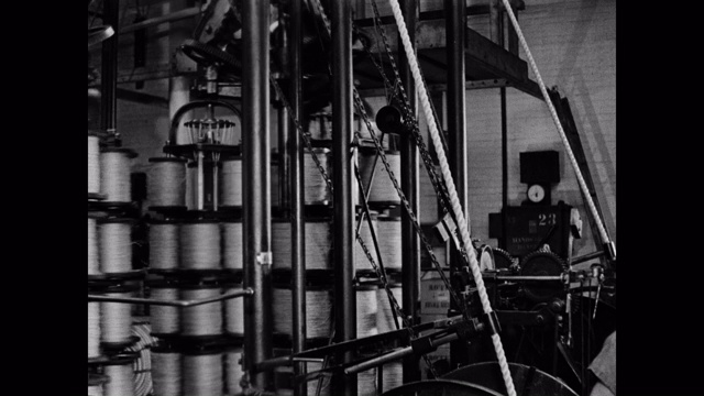 20世纪50年代的倾斜下射在工厂的机器转向创造绳子视频下载