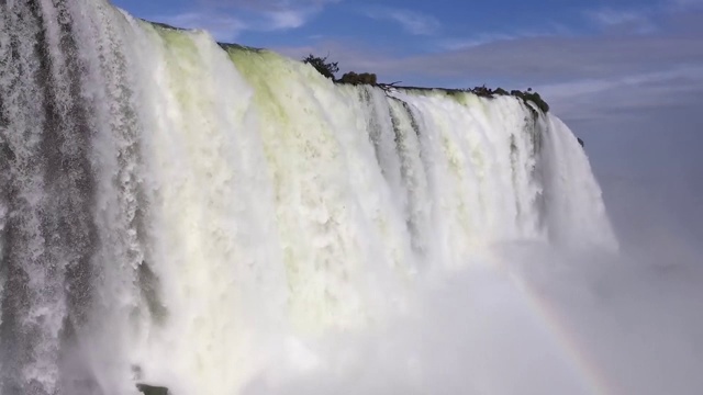 超现实的瀑布向后流动。Foz do Iguaçu，巴西视频下载