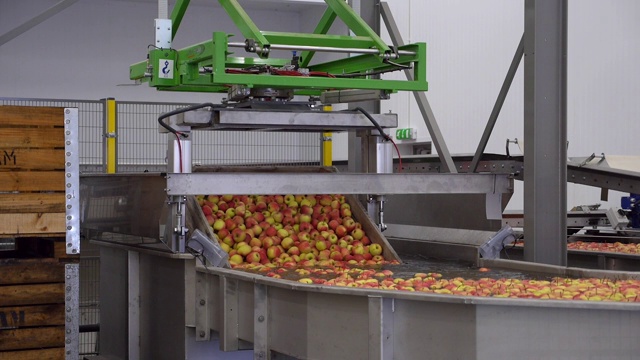 苹果在工厂的生产线上视频下载
