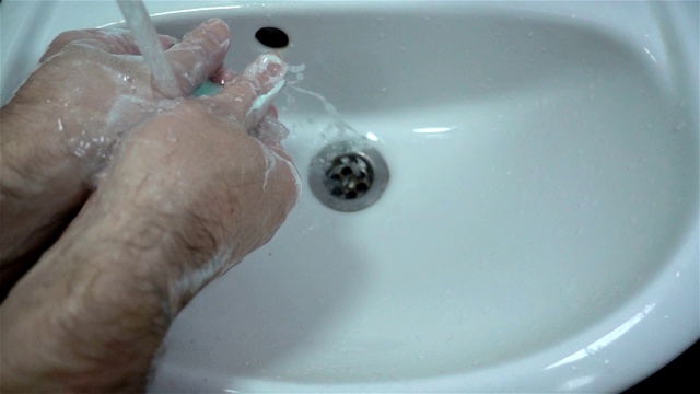 慢镜头用肥皂洗手视频素材