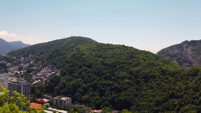 从Pedra do Leme山顶俯瞰。视频下载