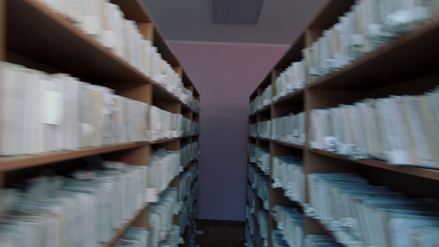 医疗文件档案存放在诊所、医院档案柜视频素材
