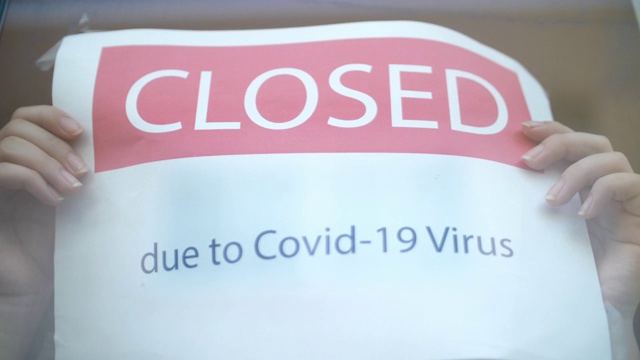 因Covid-19病毒大流行关闭店铺标志4K视频素材