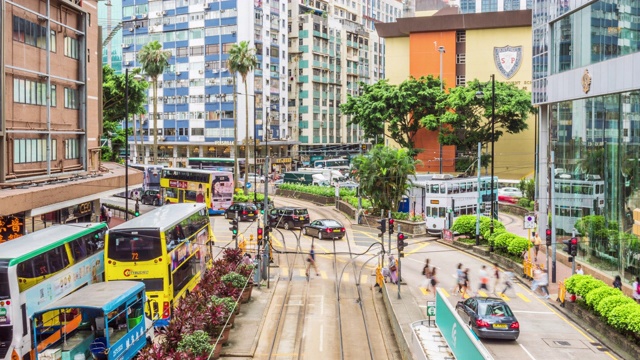 时光流逝，香港铜锣湾人行横道上的人群视频素材