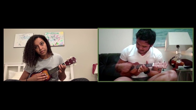 两个年轻的音乐家通过视频电话远程一起弹奏尤克里里琴。视频下载