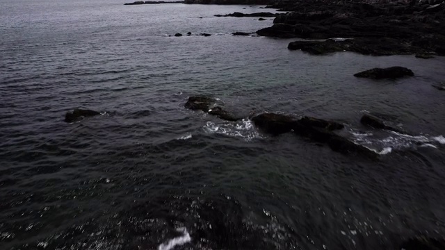 倾斜拍摄的波特兰车头灯在卡斯科湾视频下载