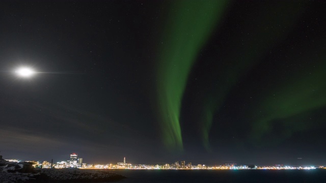 冰岛北极光雷克雅未克上空的北极光视频素材