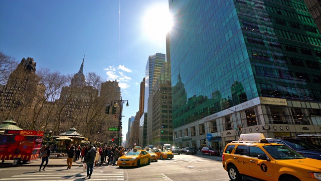 黄色出租车在纽约大街视频素材