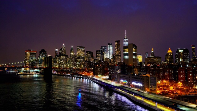 曼哈顿金融区。鸟瞰图。的夜晚。世贸中心视频素材