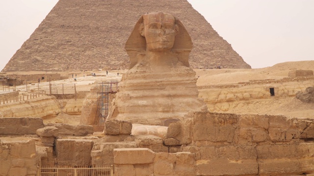 吉萨的狮身人面像，巨大的石灰岩雕像视频素材