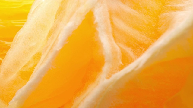 挤压多汁的柑橘。微距镜头。视频素材