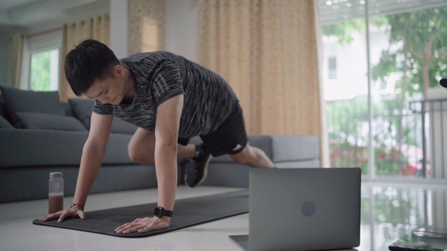 亚洲人用笔记本电脑学习运动视频素材
