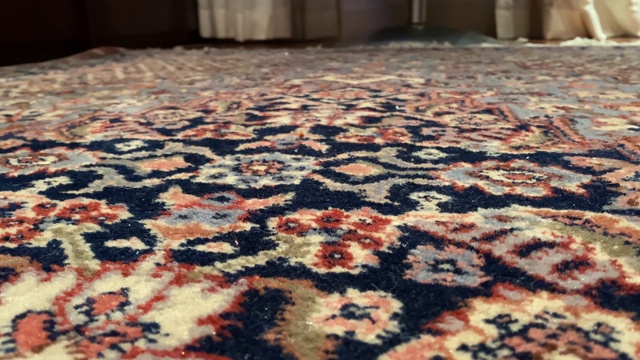 地面上有选择性聚焦的地毯视频下载