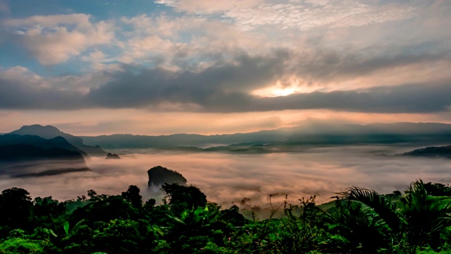 在法尧省Pong区，Phu Lanka国家公园，有许多游客必去的景点。视频下载