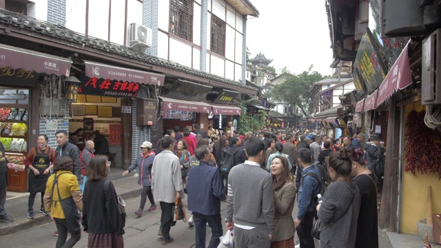 亚洲，中国，重庆，沙坪坝，磁器口老城的街头小吃视频下载