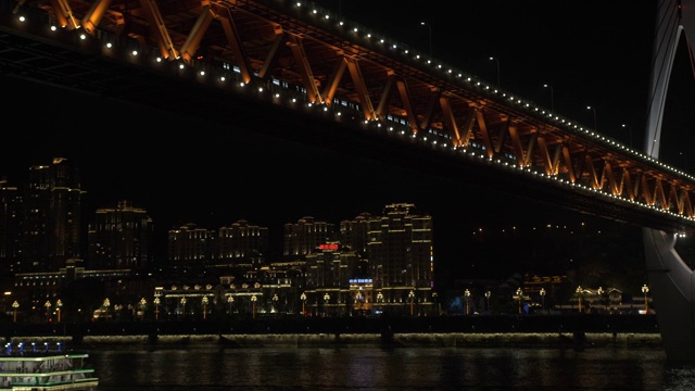 马三溪大桥夜行列车，重庆，渝中区视频下载