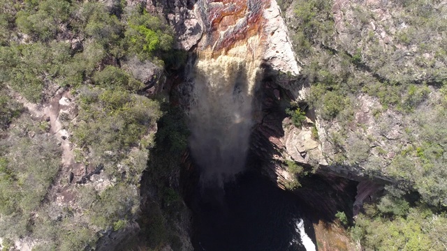 巴伊亚州布拉康瀑布Chapada Diamantina的鸟瞰图视频素材