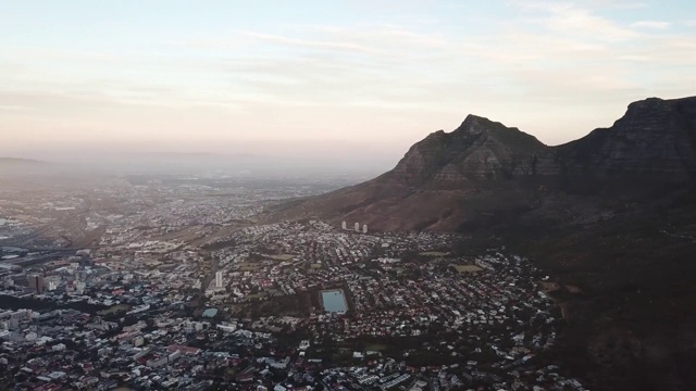 360度的日落和南非开普敦的山脉全景视频素材