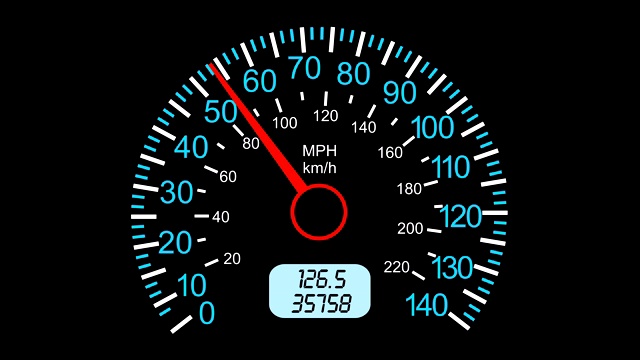 汽车速度计和移动指针，在黑屏背景。4 k动画。视频下载
