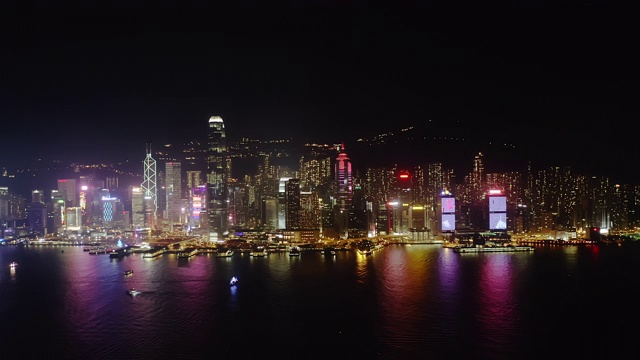 无人机拍摄:中国香港夜间的实时4K航拍天际线。视频下载