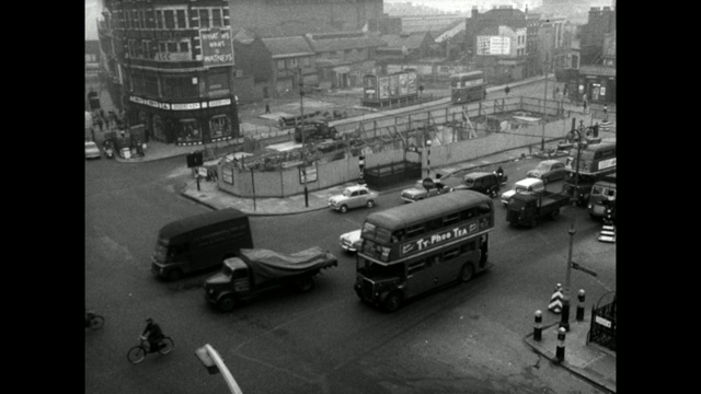 伦敦大象城堡的公路和交通状况;1960视频素材