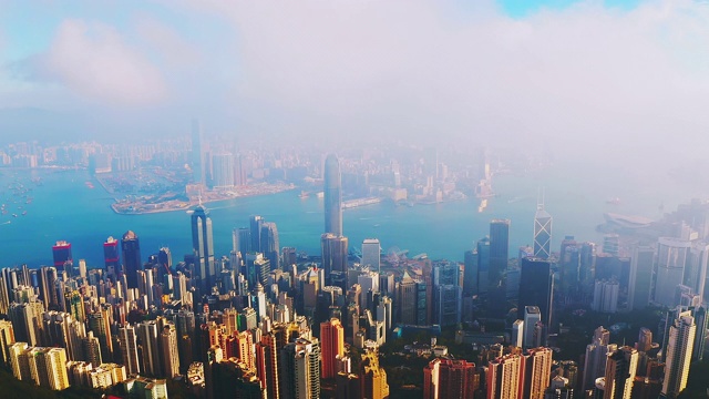 无人机拍摄:实时，4K鸟瞰图香港天际线，中国。视频下载