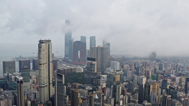 鸟瞰图云风暴住宅城市景观在中国香港视频素材