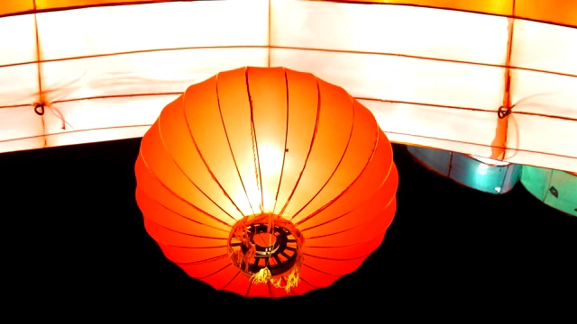 在中国北京，一盏挂在灯展上的灯笼视频下载