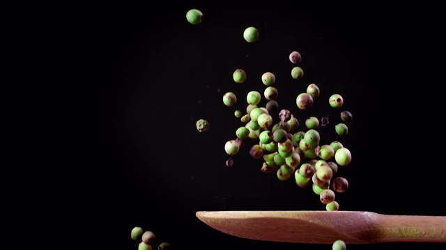 勺子上的绿花椒，超高慢动作1000帧/秒视频素材