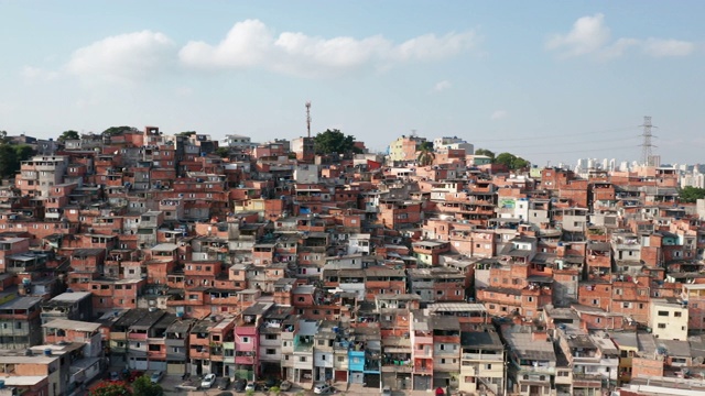 鸟瞰图在Paraisópolis，圣保罗，巴西贫民窟的房子视频素材