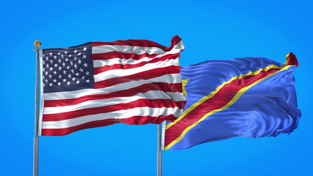 刚果和美国的国旗一起在深蓝色的天空中飘扬。高清3D渲染。视频下载