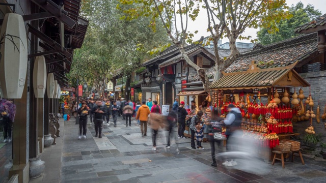 中国，四川，成都，宽香子巷子里的购物者在晚上的时光流逝视频下载