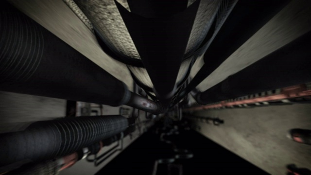 黑暗的隧道和生锈的管道视频素材