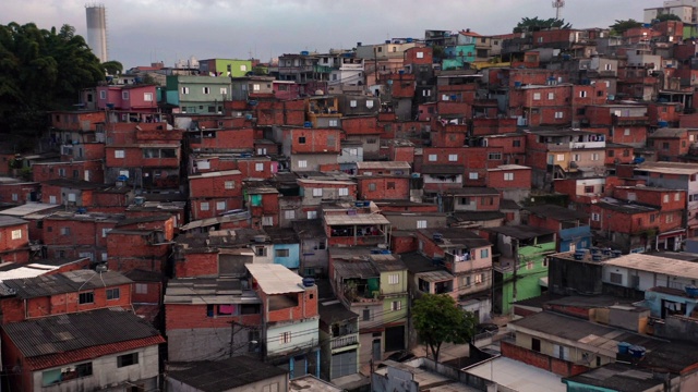 鸟瞰图的房子在贫民窟，圣保罗，巴西视频素材