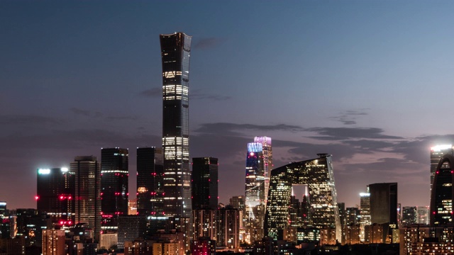 T/L PAN鸟瞰图北京天际线和市中心，白天到夜晚过渡/北京，中国视频素材