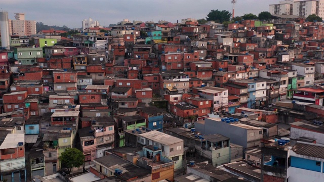 鸟瞰图的房子在贫民窟，圣保罗，巴西视频素材