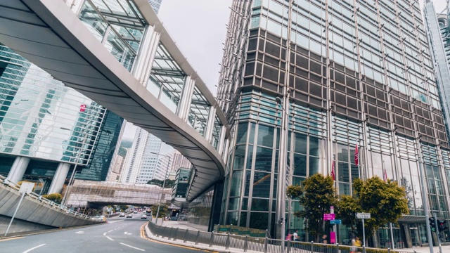 时间流逝的香港中区，交通和现代化的建筑视频素材