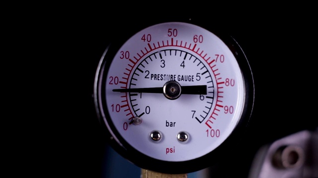 空压机压力计关闭后缓慢增加测量压力视频下载