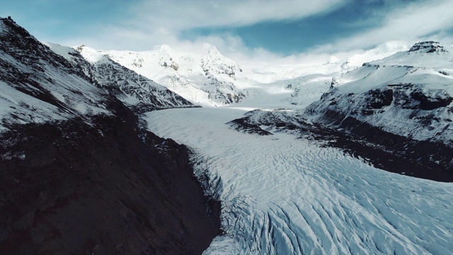 航拍小车拍摄冰岛Skaftafell冰川视频素材