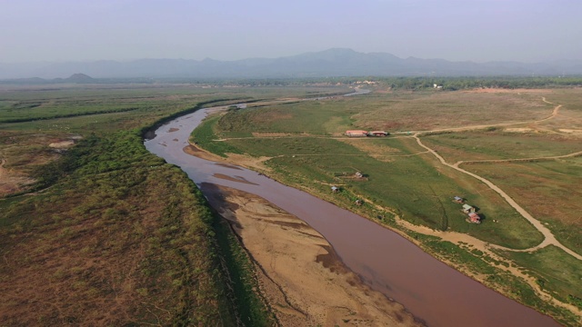 4k鸟瞰图从doi桃湖，清迈，泰国视频素材