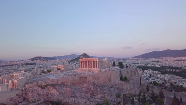 希腊雅典卫城和帕台农神庙的无人机瞰图。视频下载