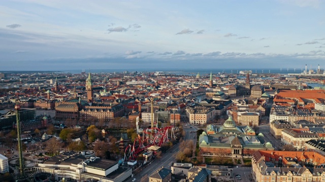 俯瞰哥本哈根的商业和工业街道视频素材