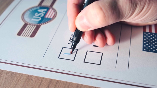 纸质投票的概念。美国总统选举的选票录像视频素材