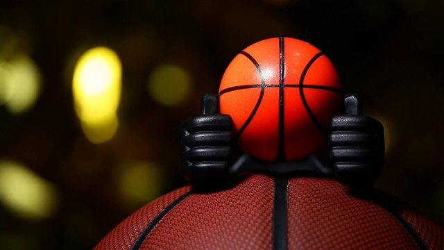 篮球镜头的黑暗背景视频素材