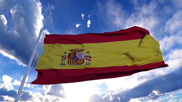现实主义的西班牙旗帜在蓝天中缓缓飘扬视频素材